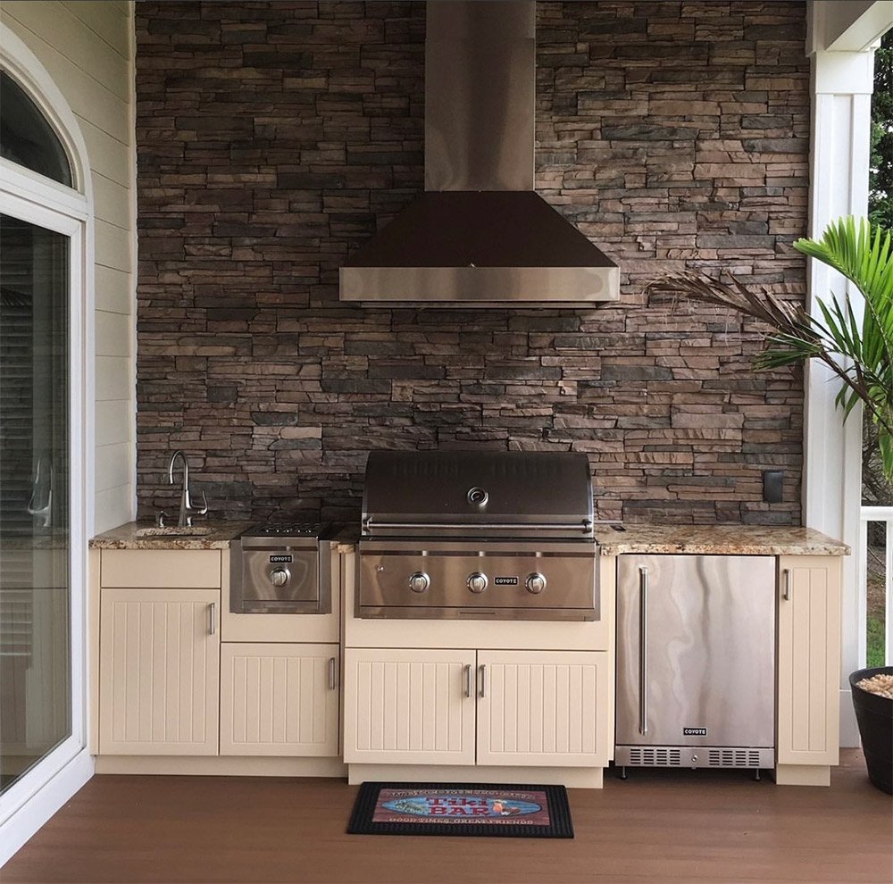 outdoor kitchen