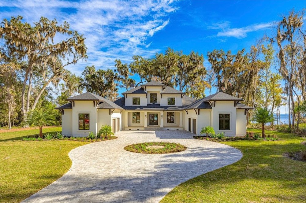 circle driveway in front of house